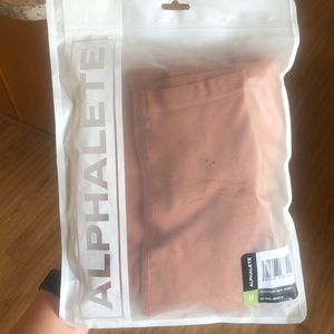 Size M Alphalete Amplify in Mandarin.